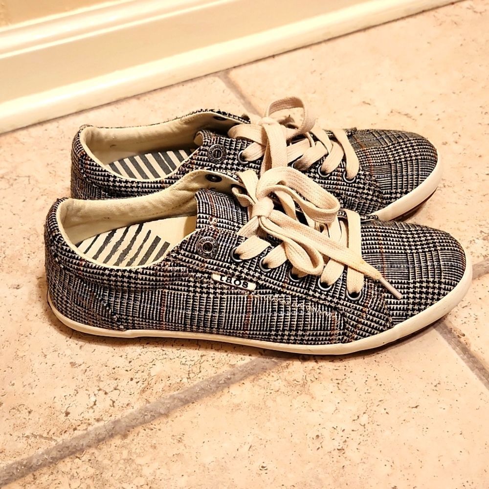 Taos Women's "Star" Plaid Print Sneaker Shoes Size 7.5